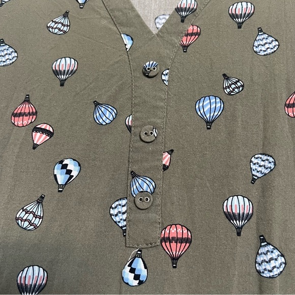 Erin Blair Sleeveless Top with hot air balloons print - Picture 3 of 4